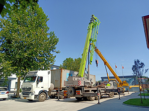 印度尼西亞的石膏粉生產(chǎn)線已全部裝箱運(yùn)抵港口，印尼的朋友坐等收貨吧。我們的安裝人員已準(zhǔn)備就緒，整裝待發(fā)。